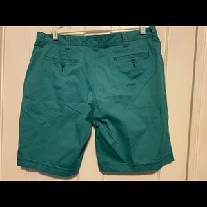 St. John’s Bay Comfort Stretch Size 40 Green Shorts